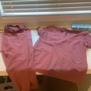 Figs women’s scrub set